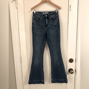 IdyllWind Women’s Flare Cut High Waisted Jeans Size 0.